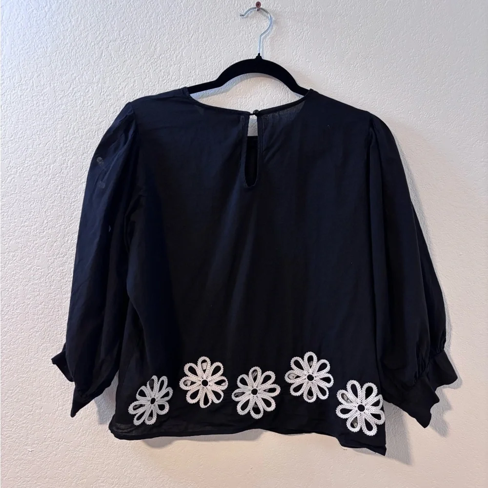 Rain Black Embroidered Women's Top with Flower Cut Outs Size M - Picture 2 of 4